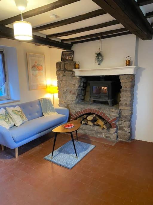 Maison Du Petit Poete Quarre-les-Tombes Luaran gambar